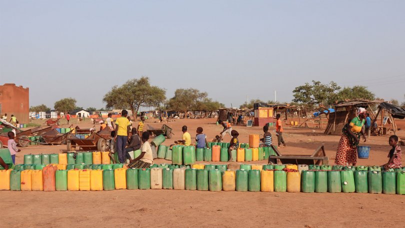 Distribution d’eau par MSF à Barsalogho le 27 septembre 2019.