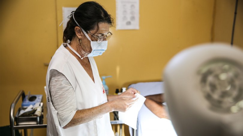 Nathalie, infirmière MSF, en consultation dans le service d’hémato-oncologie au sein du Centre Hospitalier Universitaire du Point G à Bamako, au Mali, en septembre 2019.