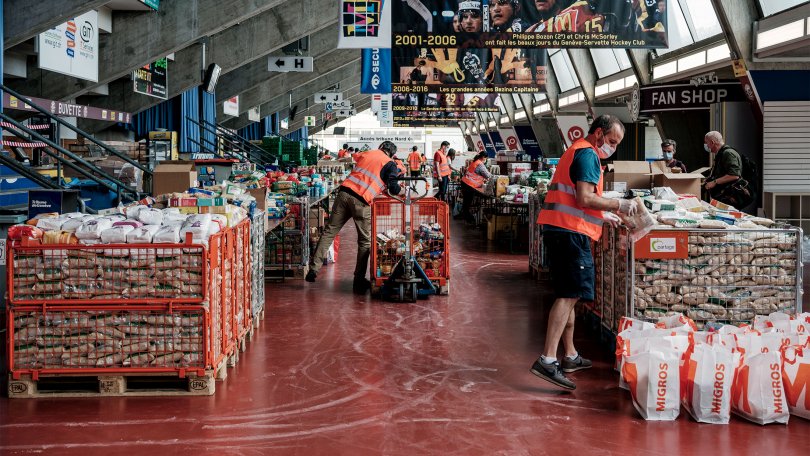 Distribution de nourriture à Genève le 8 mai 2020.
