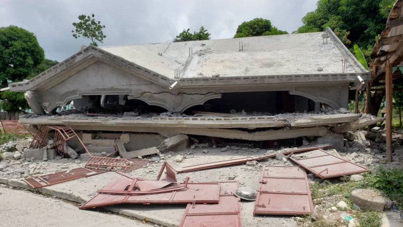 Dieses Haus wurde durch das Erdbeben am Morgen des 14. August zerstört – in der Nähe des Projekts von Ärzte ohne Grenzen für sexuelle und reproduktive Gesundheit in Port-à-Piment, im Departement Sud in Haiti.