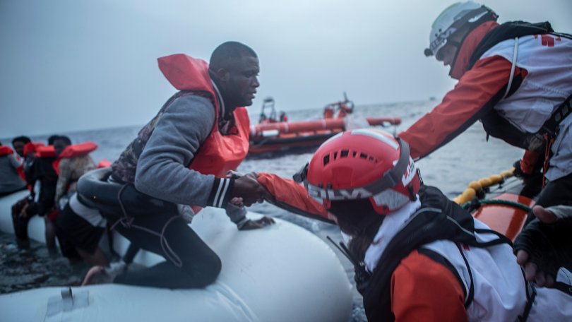 Le 29 mars, 113 personnes présentes à bord d'un bateau pneumatique en détresse ont été secourues par l'équipe MSF présente à bord du Geo Barents.