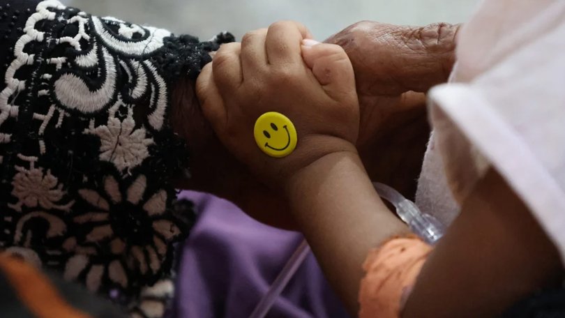 Die Hand eines Kindes, im Spital in Abs. August 2022, Jemen.