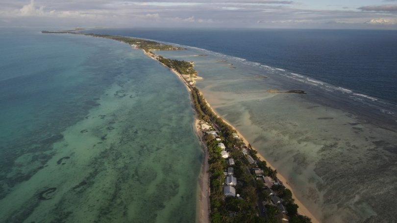 Dronenaufnahme von Süd Tarawa. Kiribati, März 2023.