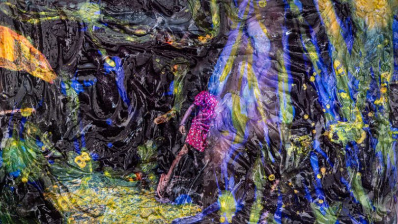 Fotografisches Werk aus der Serie „Echoes of Uncertain Silence“ von Yael Martínez, gezeigt im Stadtmuseum Aarau im Rahmen des Fotofestivals Lenzburg 2026.