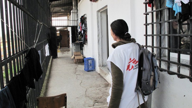 Un coordinateur MSF visite les cellules d'un poste de police à Tychero dans la région d'Evros - Décembre 2010