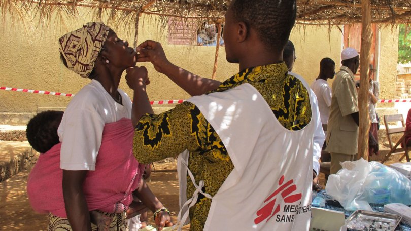 Pour la première fois, MSF répond à une épidémie de choléra en Afrique en organisant une vaccination de masse.