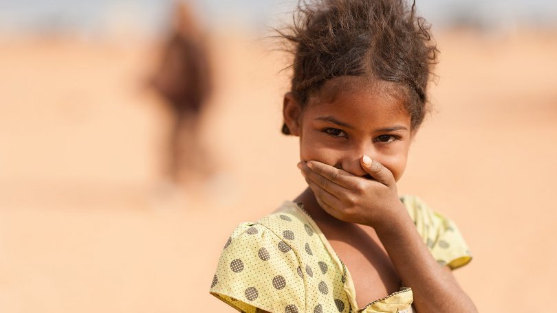 Alors que cette crise risque de perdurer pendant des mois, voire des années, les réfugiés maliens risquent de rester isolés au milieu du désert.