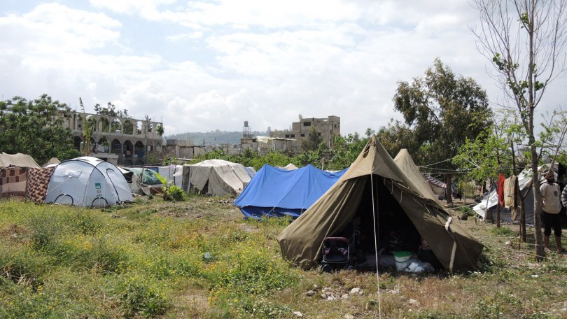Les réfugiés vivent dans des familles d’accueil, louent des chambres ou se rassemblent dans des logements collectifs et mêmes sous des tentes.