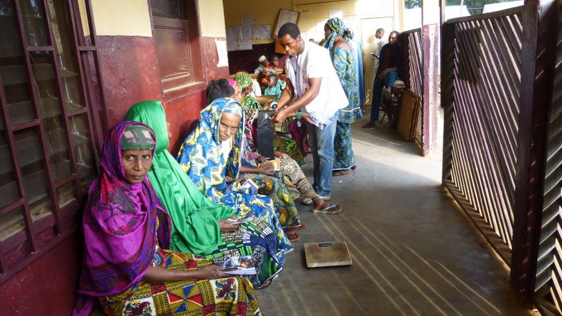 Des réfugiés en provenance de le République Centrafricaine recoivent des soins à l'hôpital de Garoua-Boulaï.