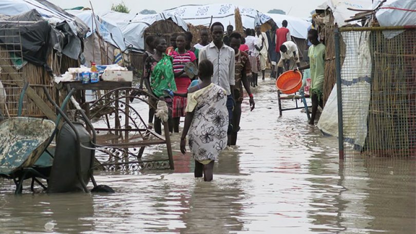 Au Sud-Soudan, 40.000 personnes se pressent dans un camp inondé des Nations Unies à Bentiu.