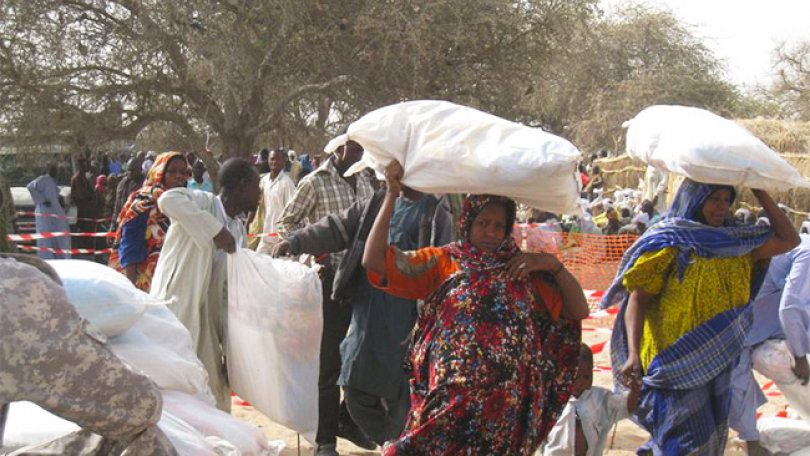 En collaboration avec les autorités locales, MSF a distribué des kits d’hygiène et d’abris à environ 6000 personnes à Ngouboua, Bagasola et à Forkouloum.