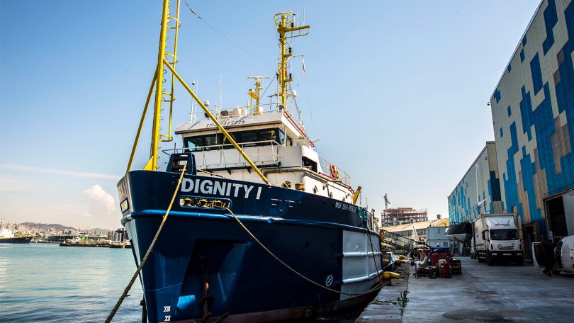 Préparation du Dignity I dans le port de Barcelone, juin 2015