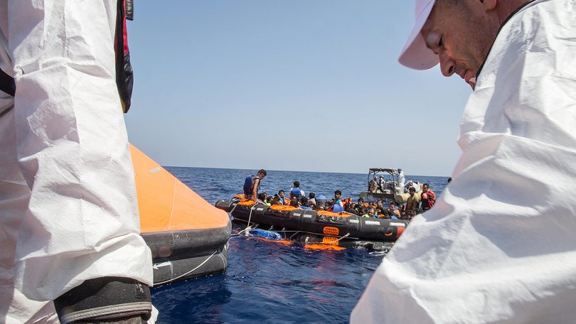Le bateau de recherche et sauvetage de MSF, le Dignity I, est arrivé sur les lieux peu après le naufrage.