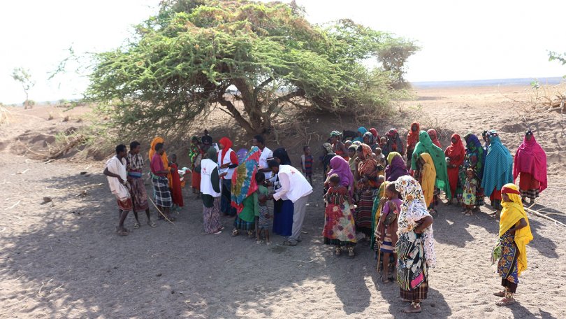 Une équipe MSF en train d’examiner la population pour la malnutrition dans la région Somali l'année passée.