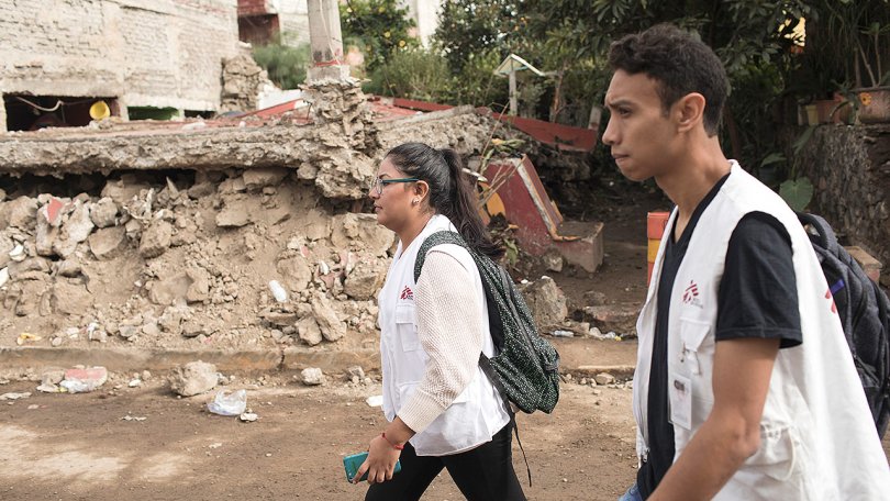Au cours des premières 24 heures, les équipes MSF ont commencé à fournir un soutien psychosocial aux personnes dans les zones où les bâtiments se sont effondrés.