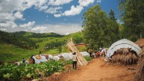 Vue globale d'un camp de déplacés dans la province de l'Ituri en RDC.