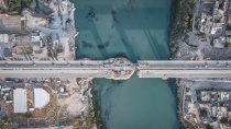 Vue aérienne du plus grand pont de la ville de Mossoul.