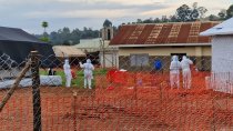 À l'hôpital de Mubende, nos équipes ont mis en place une unité de traitement Ebola de 36 lits pour les cas suspects et confirmés. 