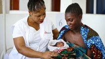 Furaha Walumpupu, responsable des activités de sages-femmes.