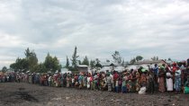 Depuis le début des tirs, les résidents de Mugunga III fuient pour se mettre à l’abri dans d’autres camps alentours ou vers la ville de Goma.