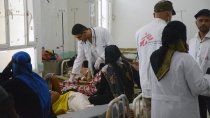 A Aden, une équipe médicale de MSF travaille en collaboration avec le ministère de la Santé dans un centre de traitement du choléra.